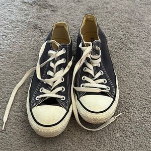 Navy Chuck Taylor Converse in mens 6/woman’s 8